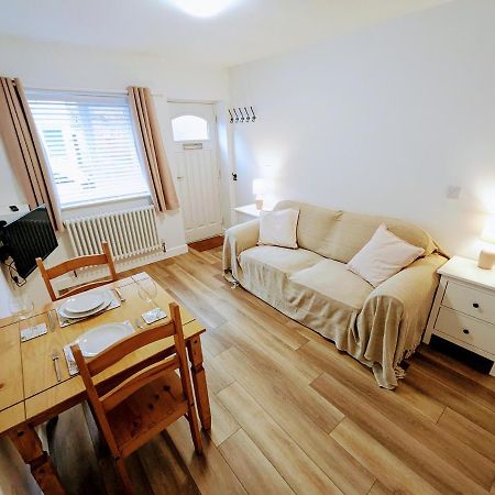 Blossom Holiday Lets - 94 Roseberry Cottages Гисборо Экстерьер фото
